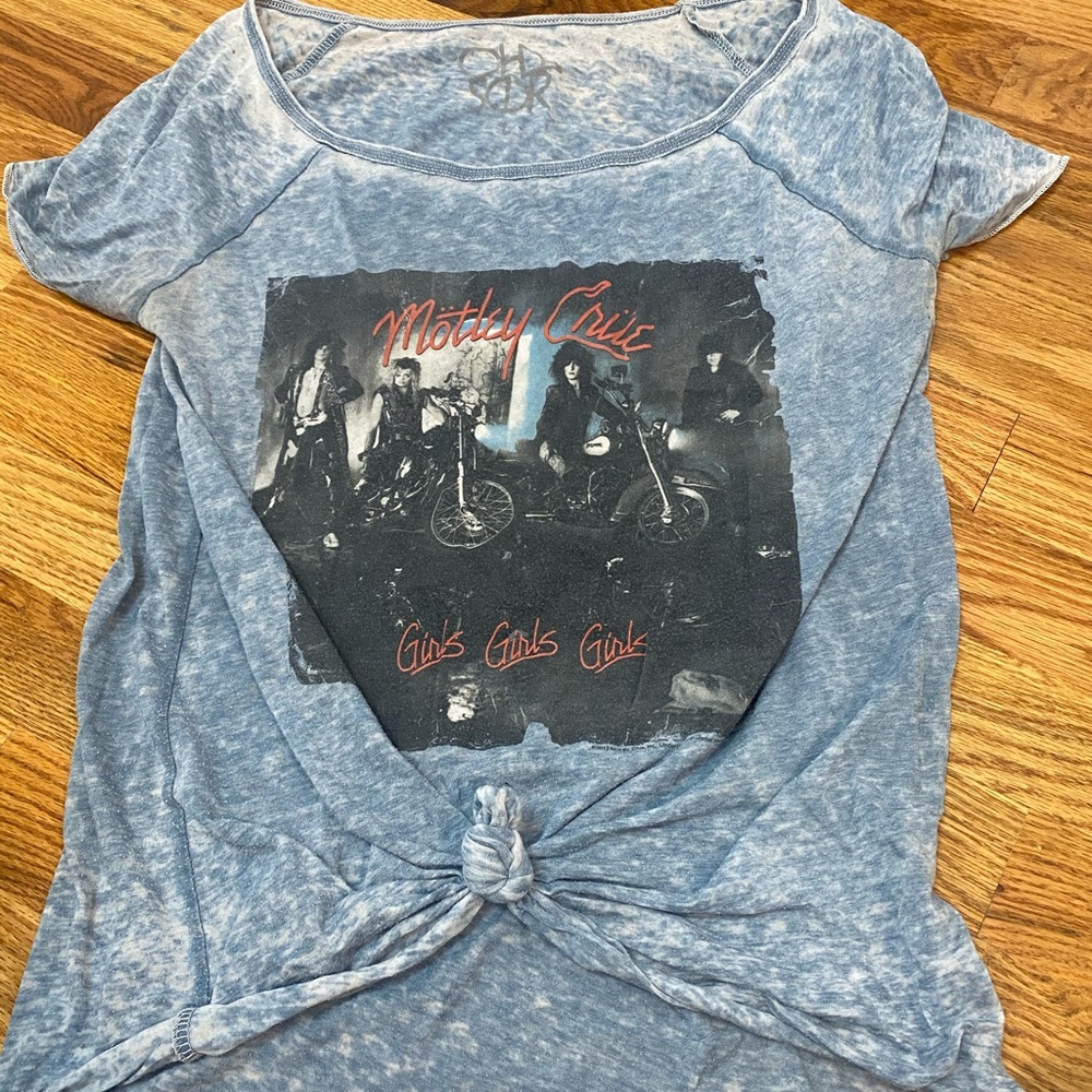 tee shirt